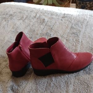 Clarks Cloudsteppers Sz 8, Red Leather, Wedge, Ankle Boots. NWOT